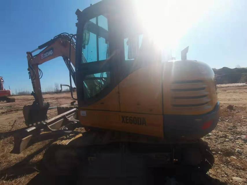 徐工XE60DA履带式挖掘机