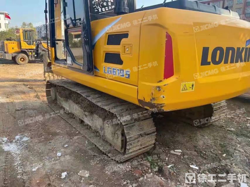 龙工LG6150履带式挖掘机