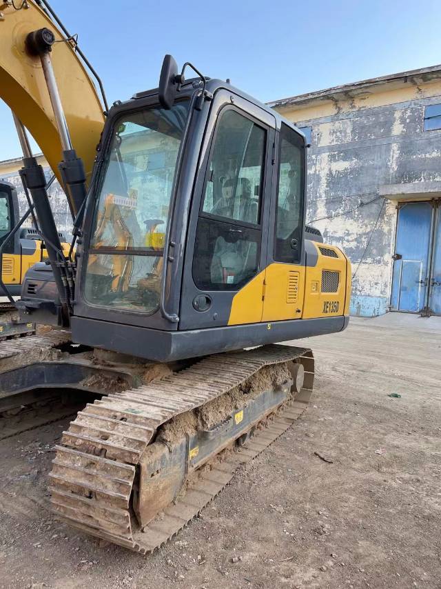 徐工XE135履带式挖掘机