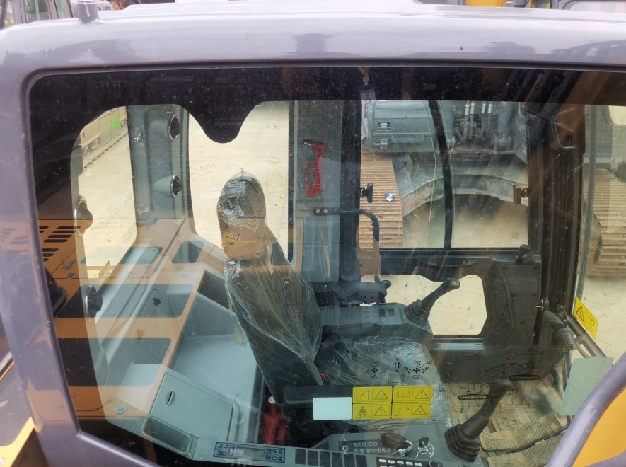 徐工XE135D履带式挖掘机