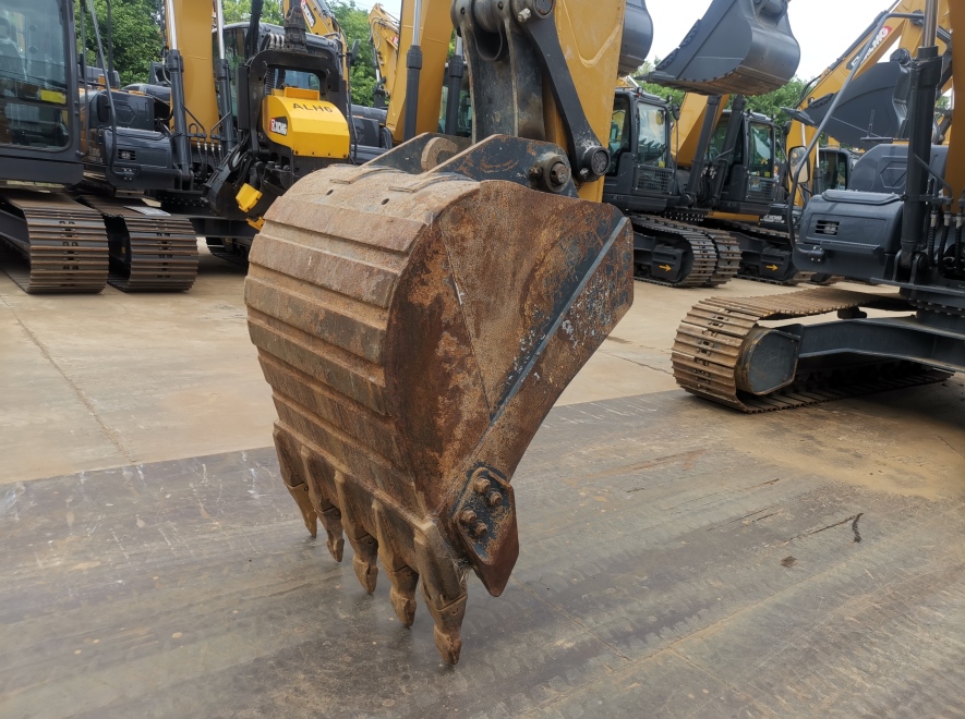 徐工XE135D履带式挖掘机