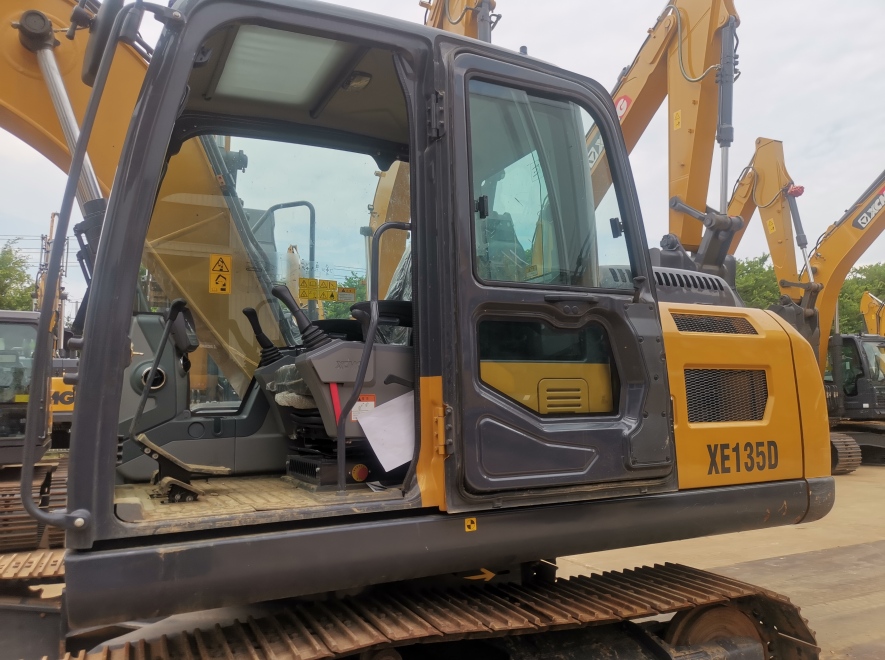 徐工XE135D履带式挖掘机