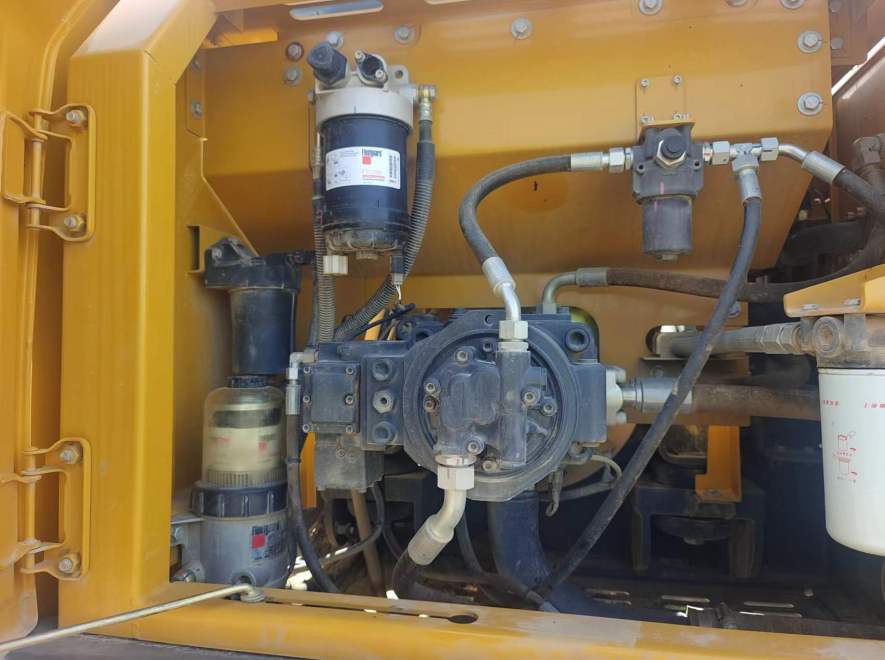 徐工XE215DA履带式挖掘机