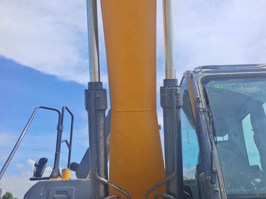 徐工XE215DA履带式挖掘机