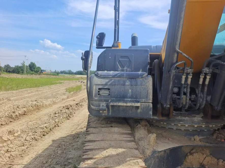 徐工XE215DA履带式挖掘机