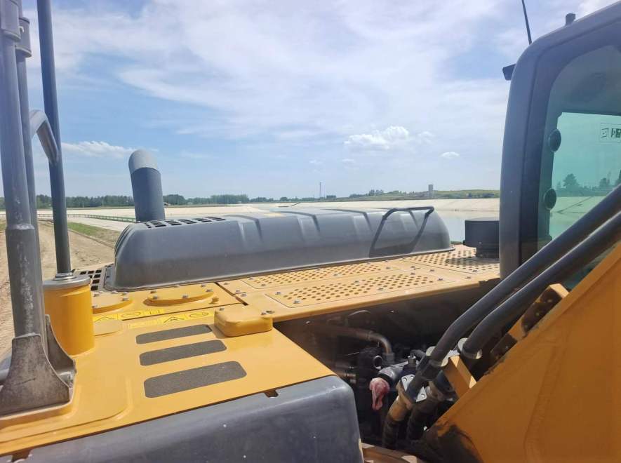 徐工XE215DA履带式挖掘机