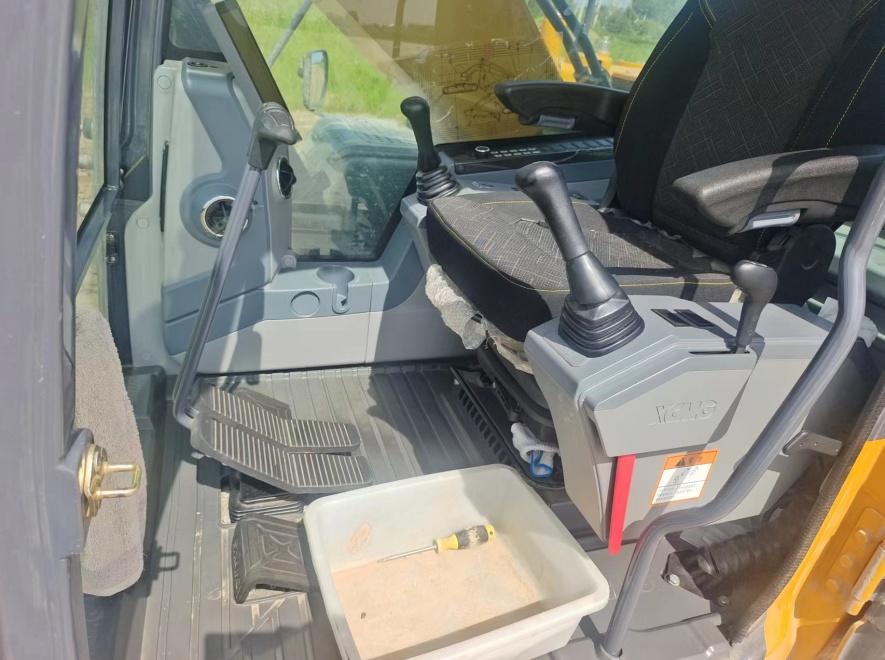 徐工XE215DA履带式挖掘机