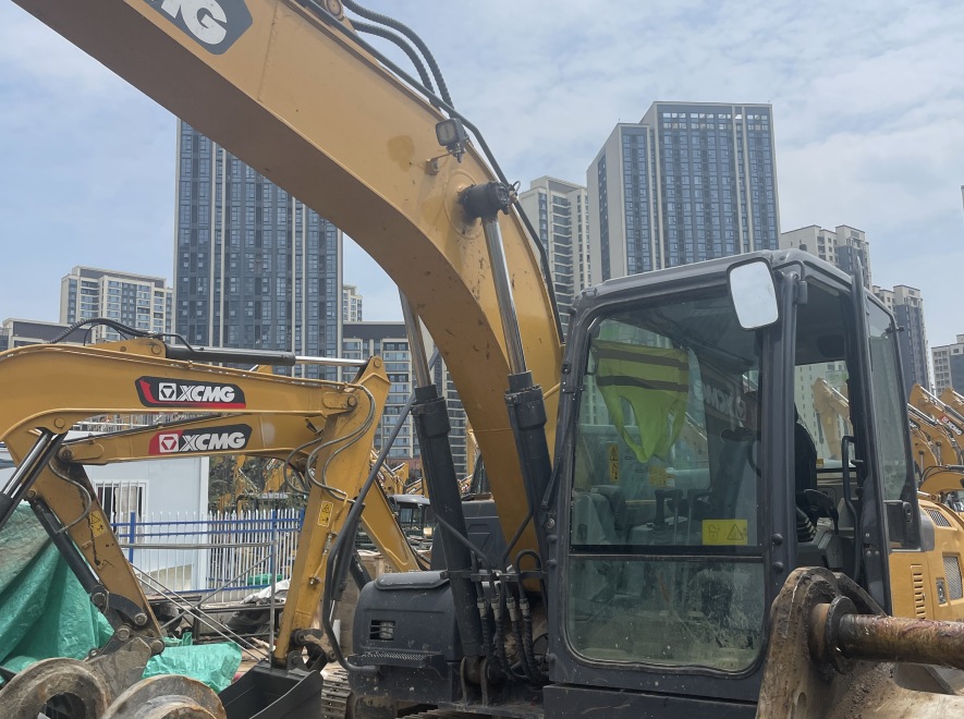 徐工XE135D履带式挖掘机