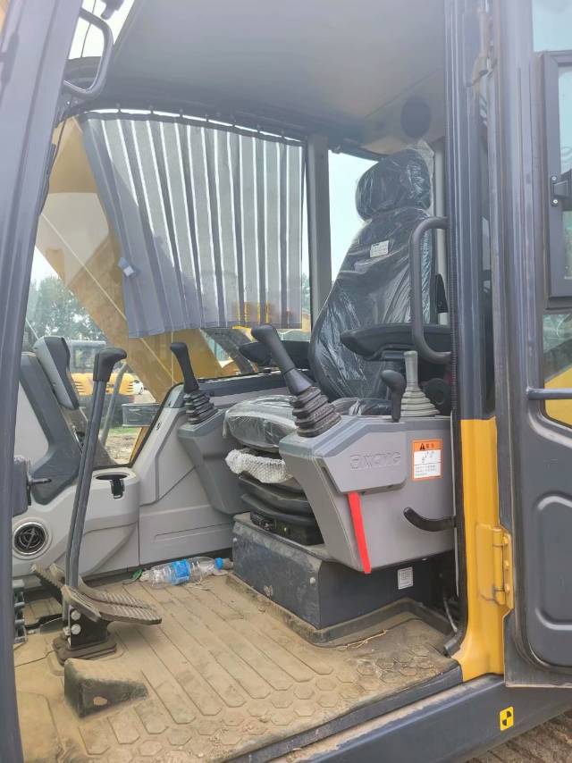 徐工XE75DA履带式挖掘机