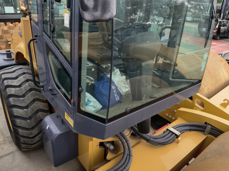 徐工XS303S单钢轮压路机(30吨)