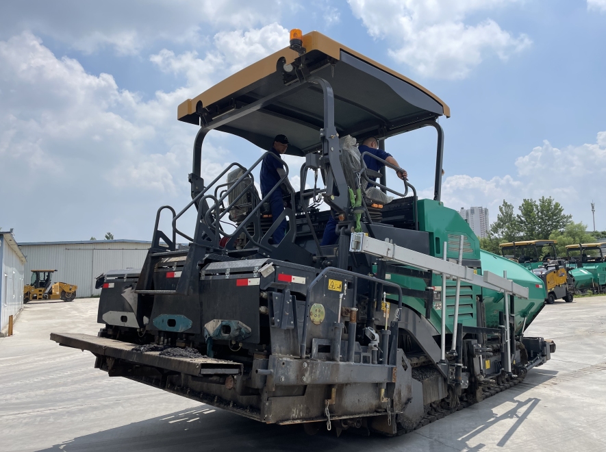 徐工RP903摊铺机