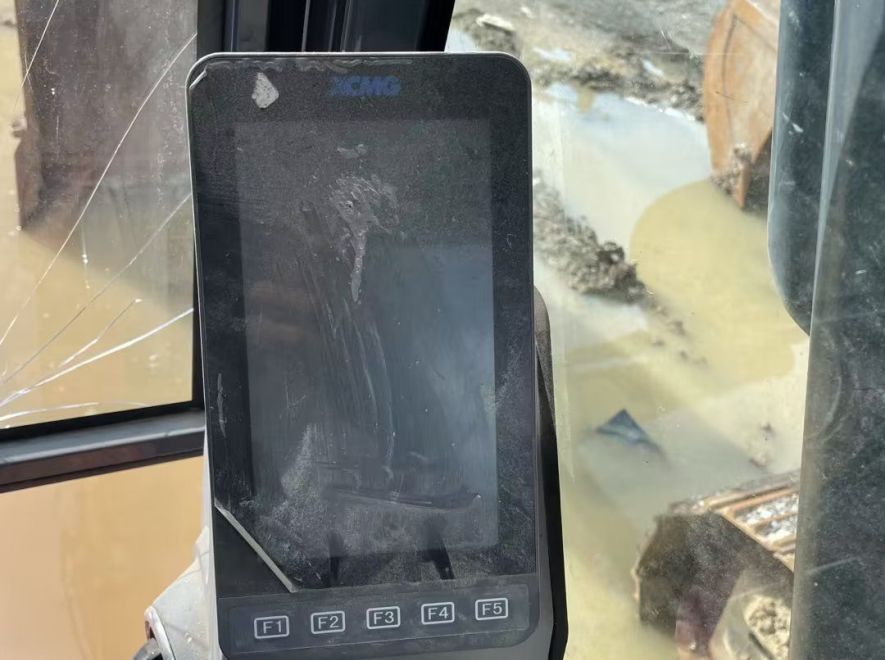 徐工XE205DA履带式挖掘机