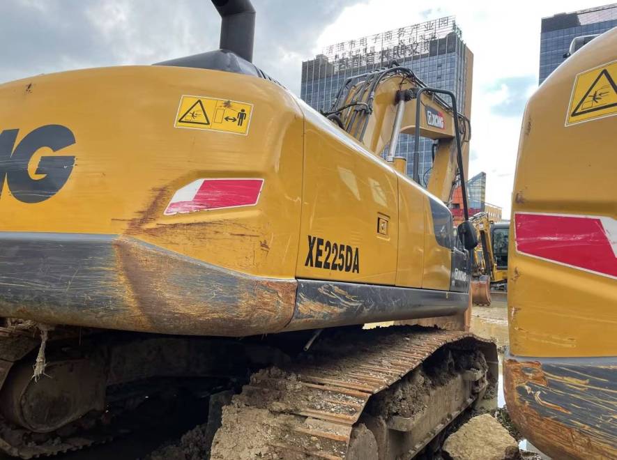 徐工XE205DA履带式挖掘机